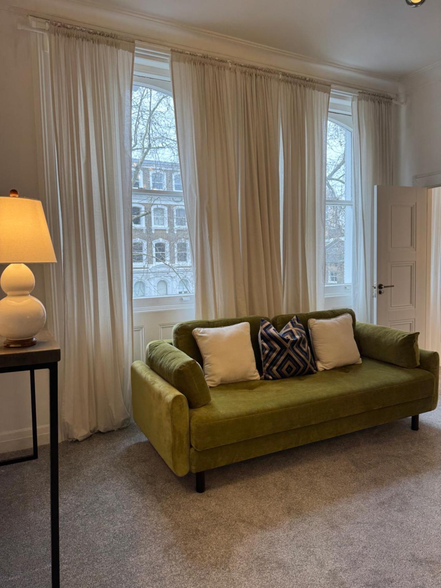 Living At Harrods Apartment *